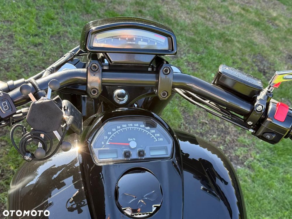 Suzuki Intruder - 9