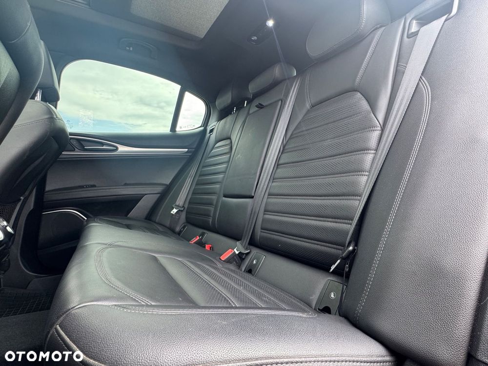 Alfa Romeo Stelvio - 19