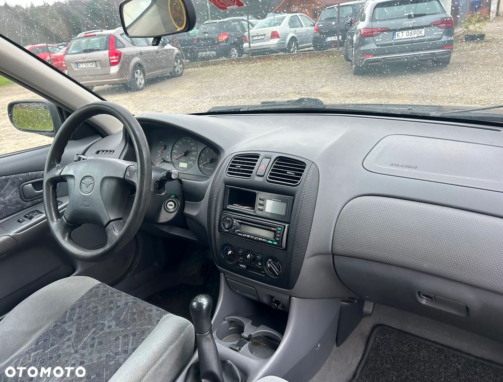 Mazda 323F - 4