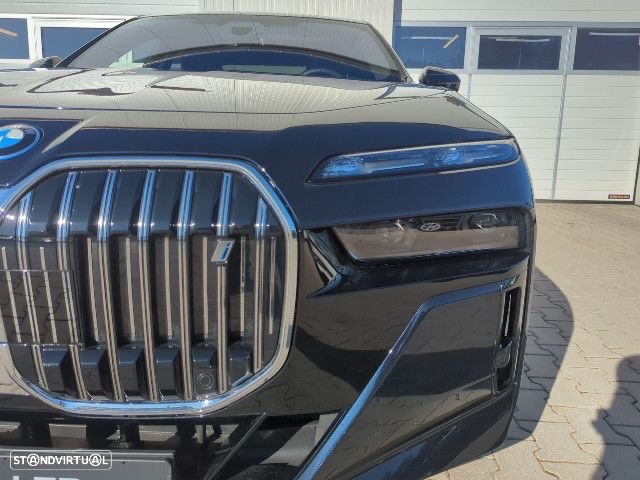 BMW i7 eDrive50 Pack Desportivo M - 3