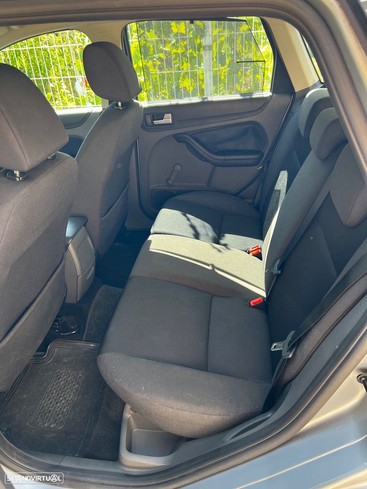 Ford Focus SW - 8