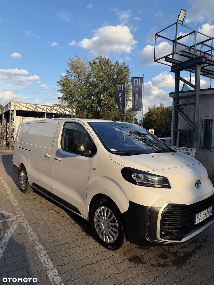 Toyota Pro ace - 2