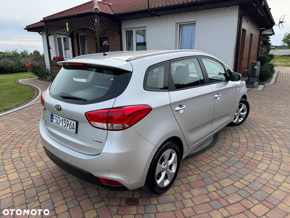 Kia Carens - 7