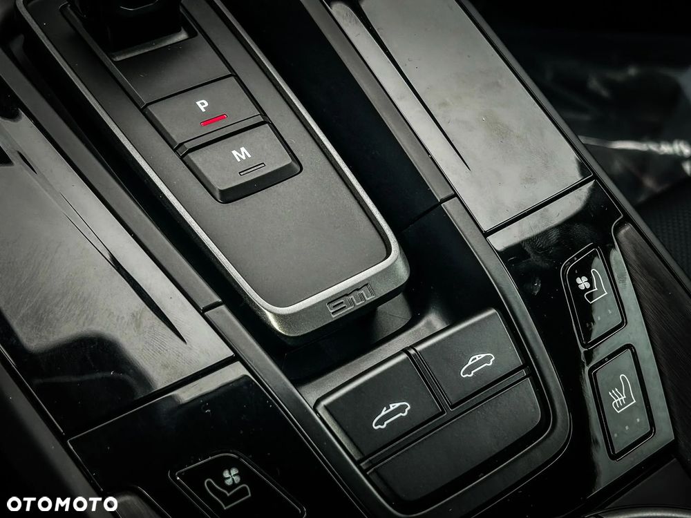 Porsche 911 Targa T-Hybrid 4 GTS - 18