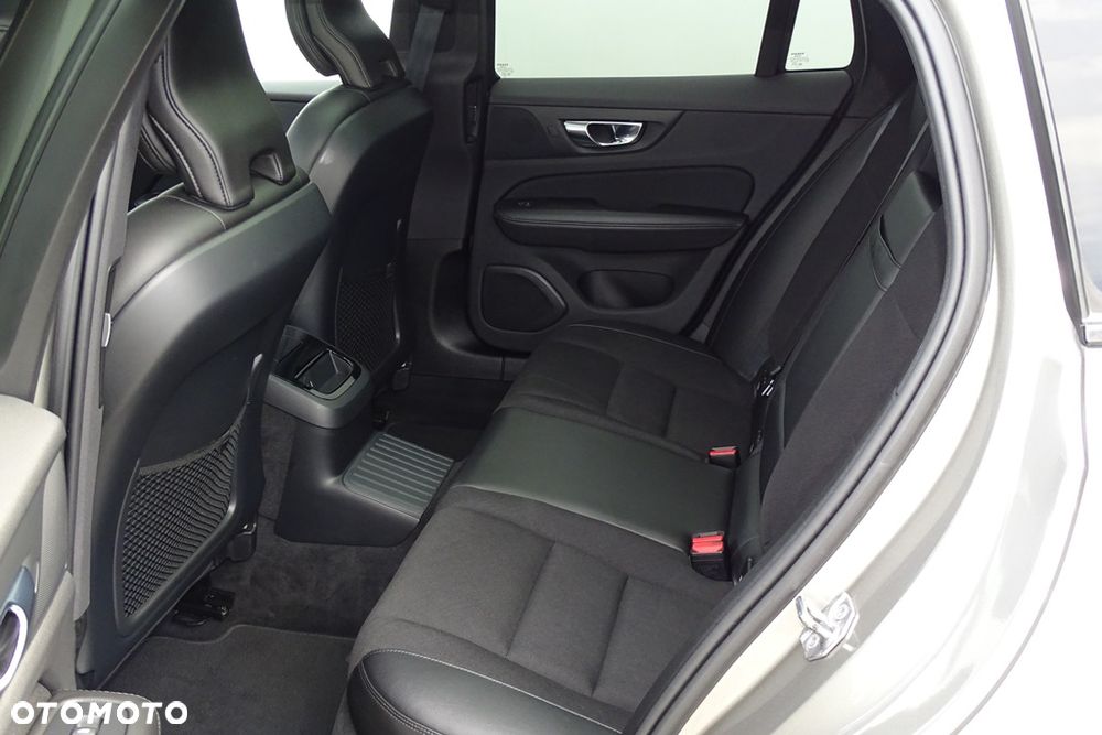 Volvo V60 T6 AWD Twin Engine Geartronic R-Design - 23