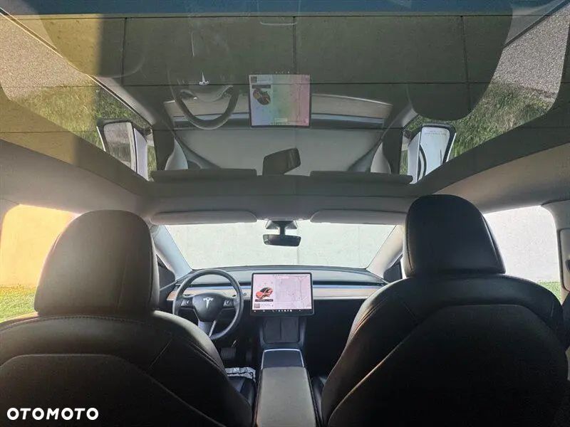 Tesla Model Y Long Range Dual Motor AWD - 13