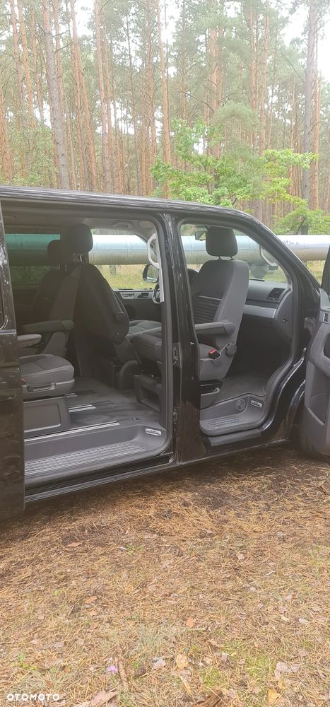 Volkswagen Multivan - 11
