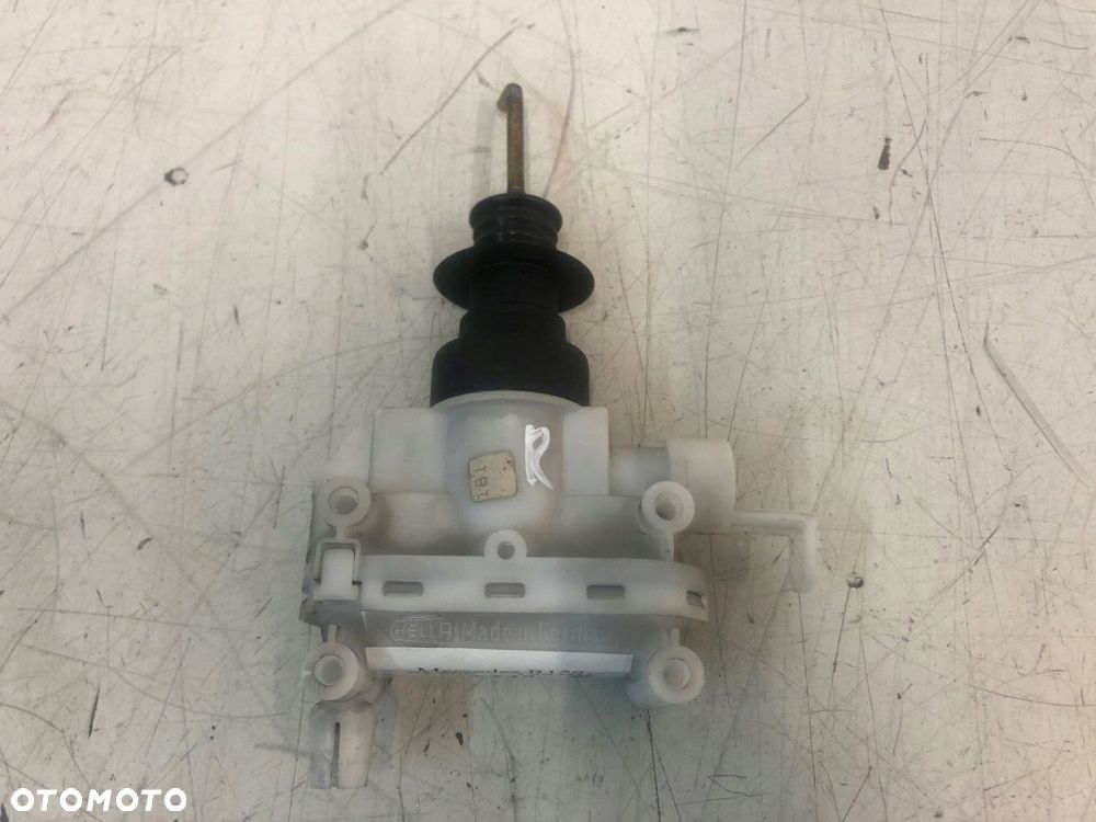 siłownik zamka zawór prawy mercedes r129 sl a245 - 1