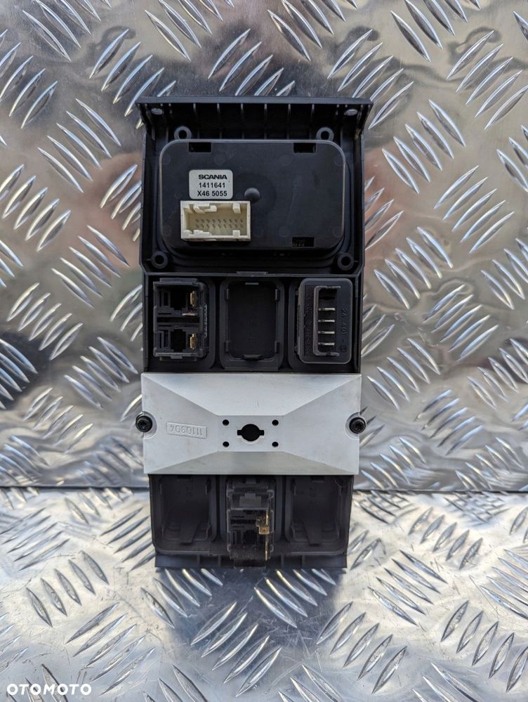 PANEL PRZYCISKI KOKPITU KOMPUTERA POKŁADOWEGO SCANIA 4 / 124 - 4