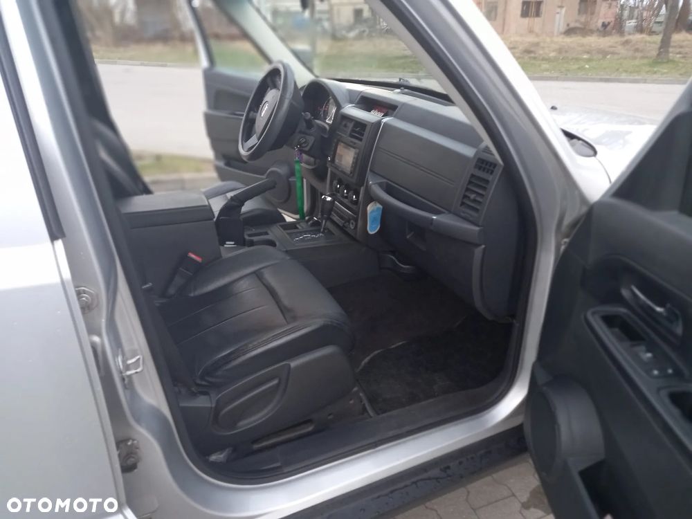 Jeep Liberty - 10