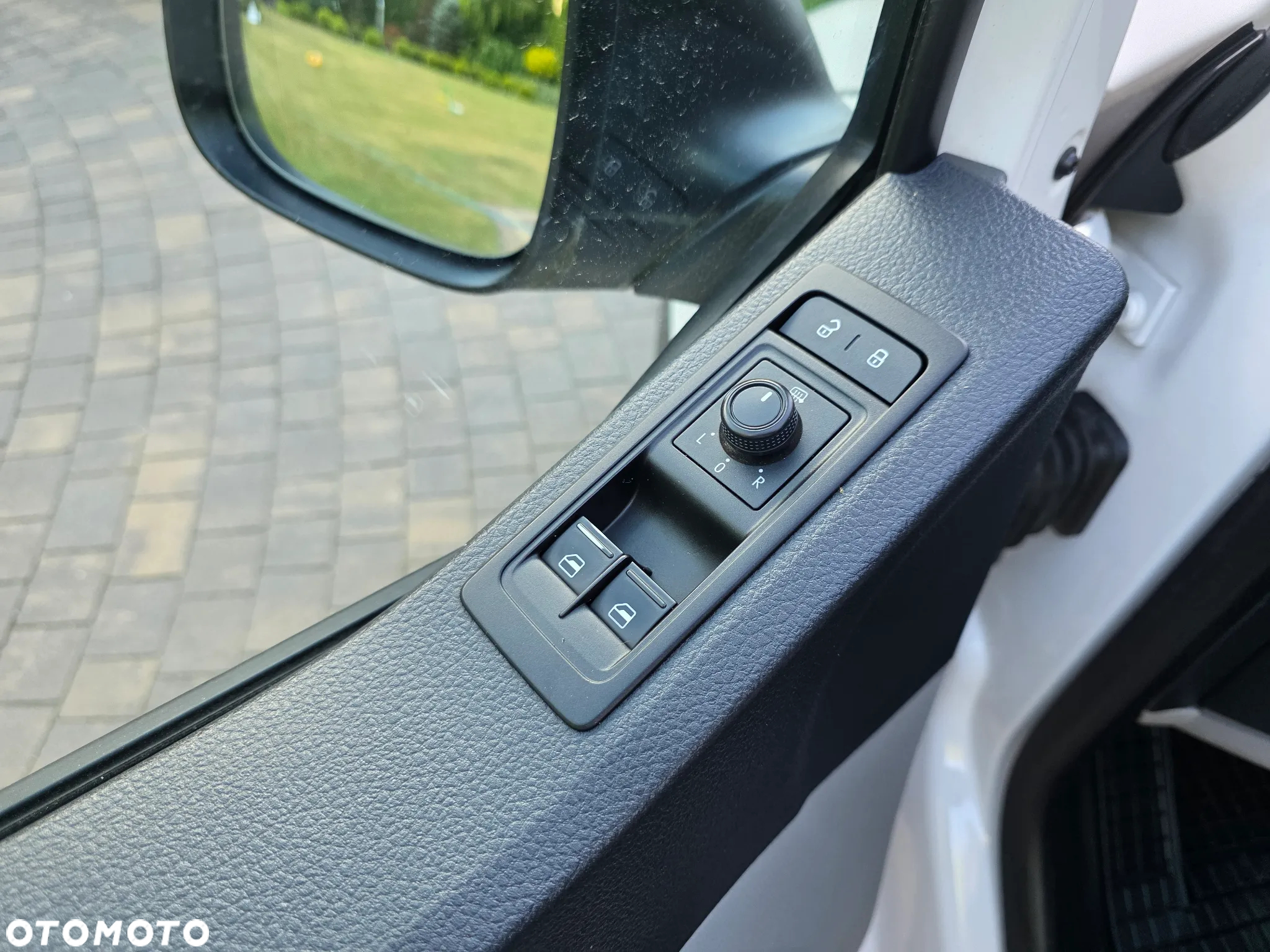 Volkswagen Transporter Long L2H1 - 11