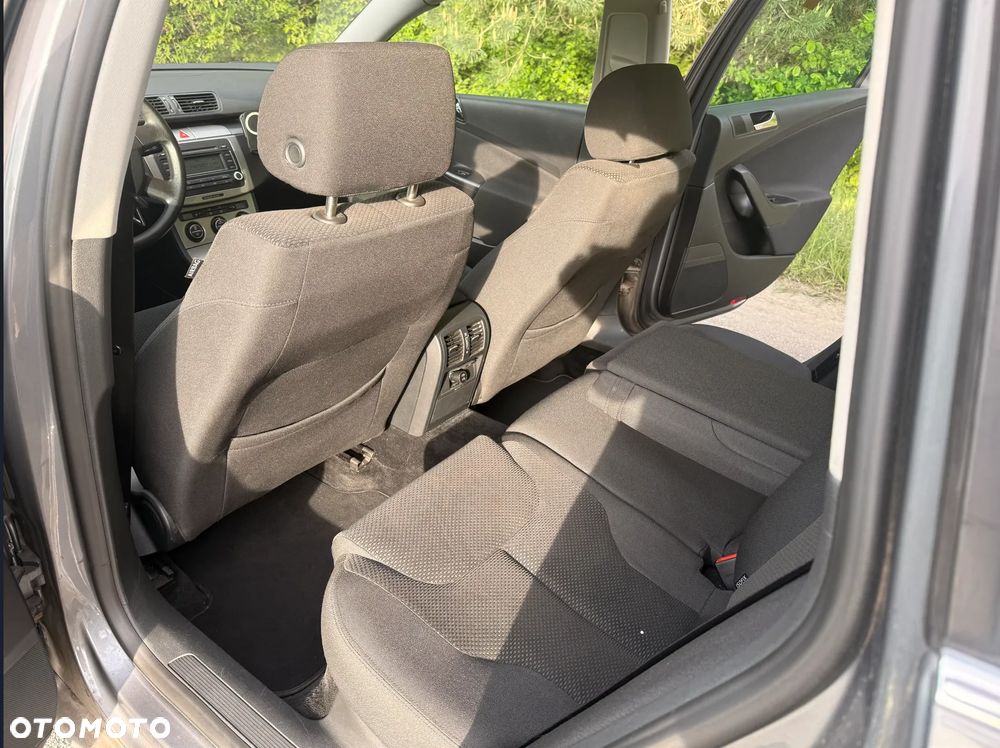 Volkswagen Passat 2.0 TDI Comfortline DSG - 13