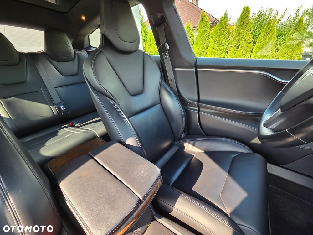 Tesla Model S - 16
