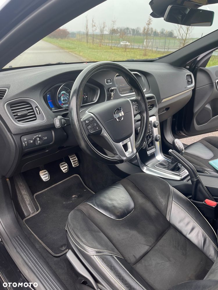Volvo V40 D2 R-Design - 18