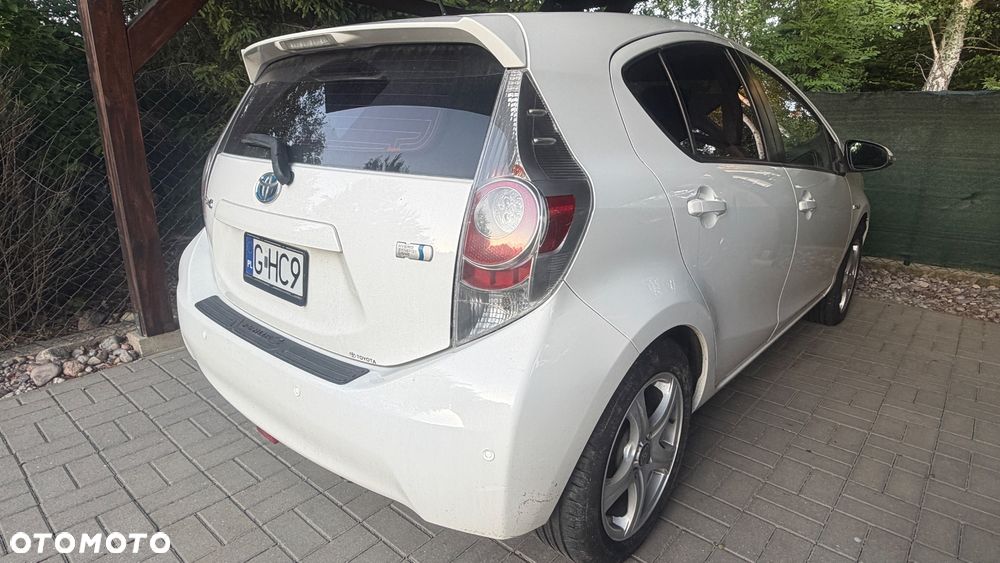 Toyota Prius (Hybrid) - 19
