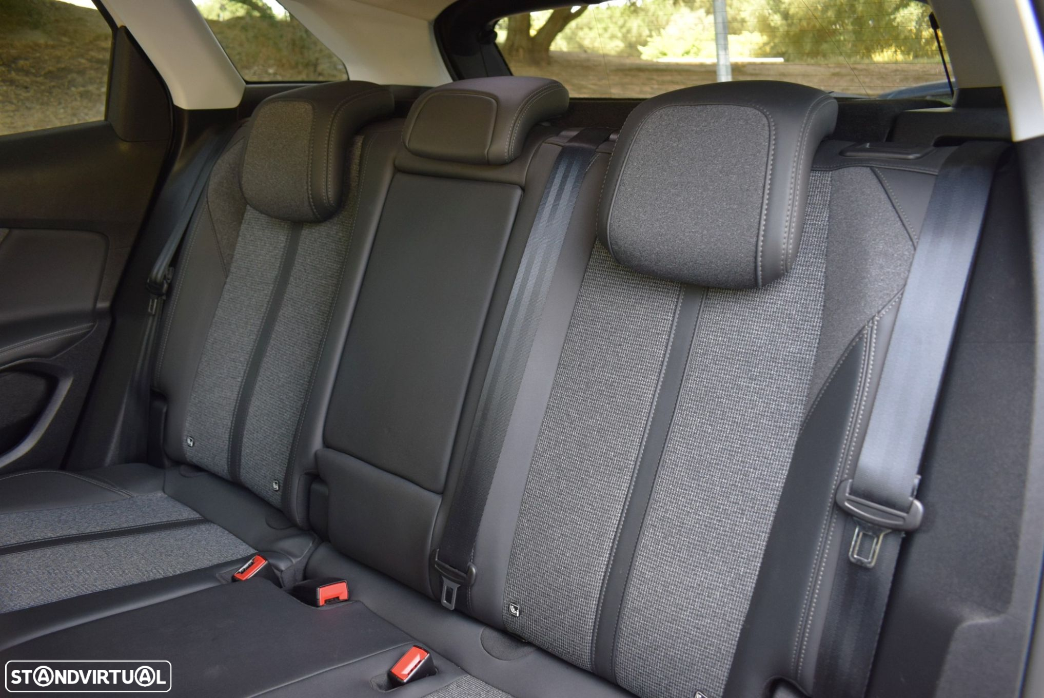 Peugeot 3008 1.2 PureTech Allure EAT8 - 33