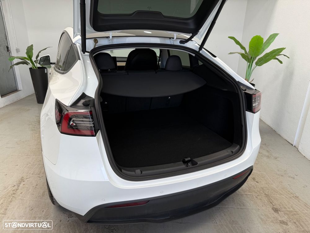 Tesla Model Y Performance Dual Motor AWD - 13