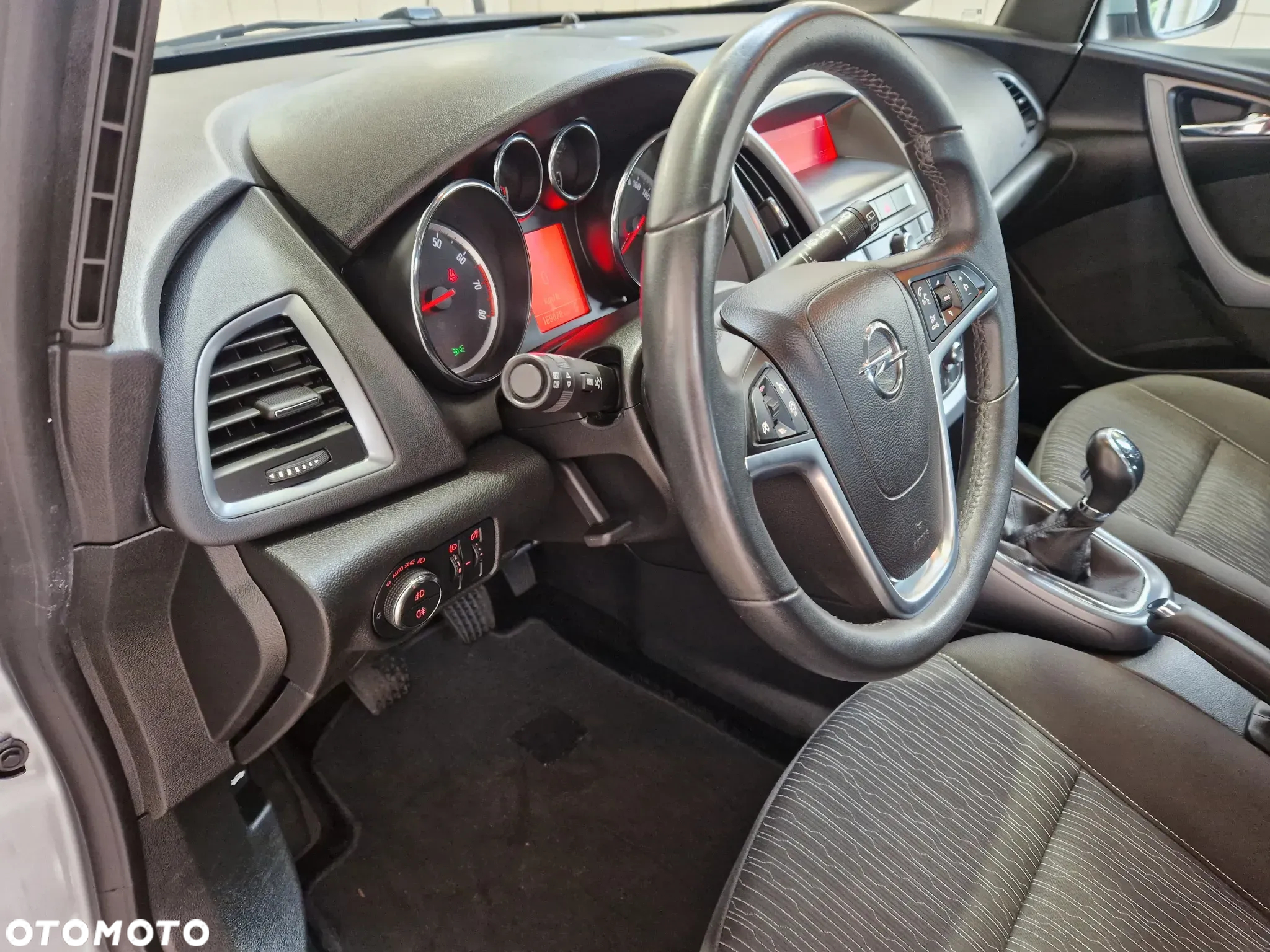 Opel Astra 1.4 Turbo Color Edition - 17