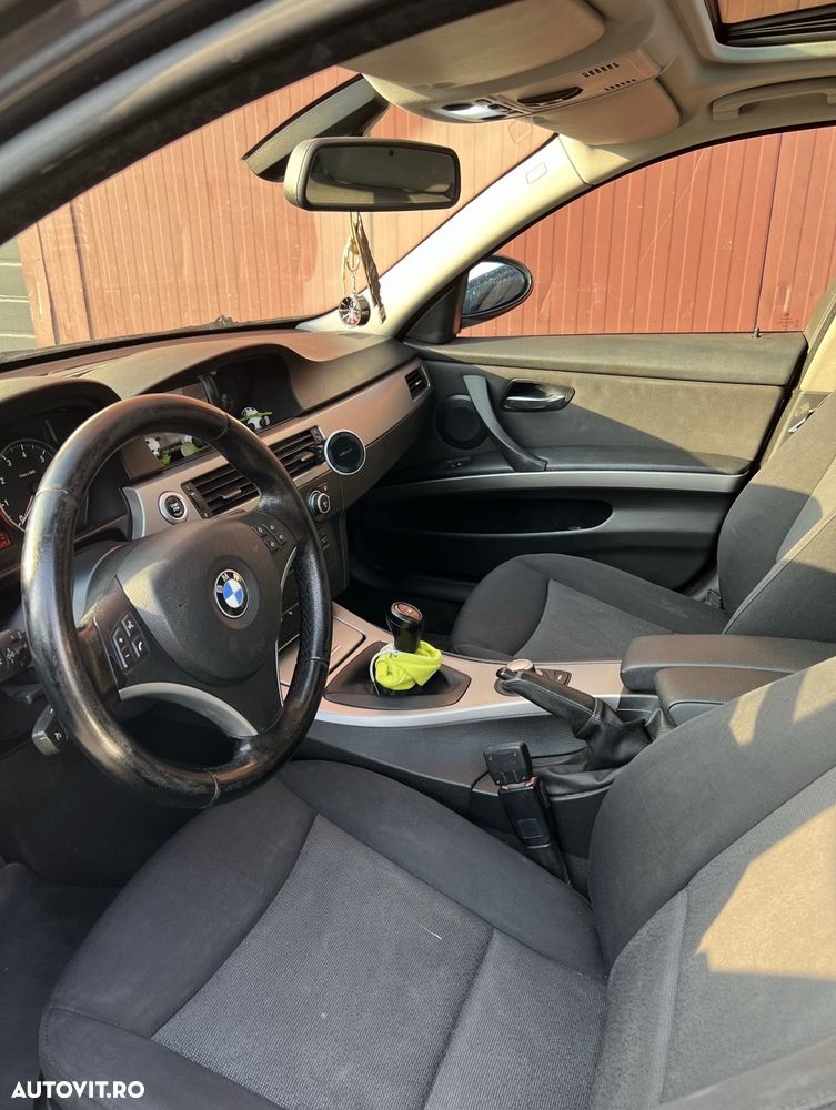 BMW Seria 3 320i Touring - 4