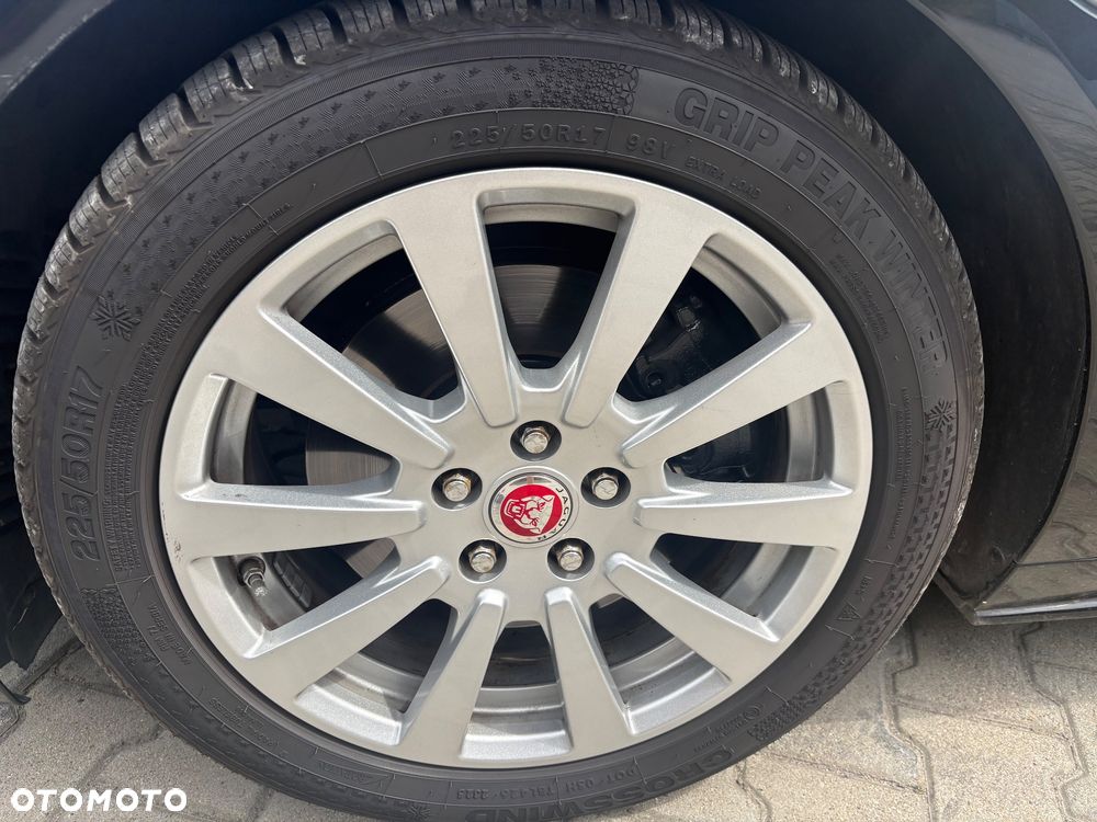 Jaguar XE 2.0 D R-Sport - 5