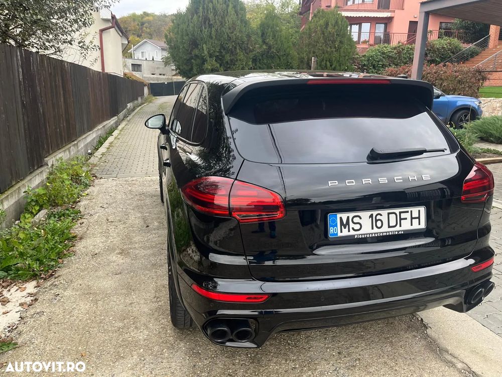 Porsche Cayenne 3.0 L - 6