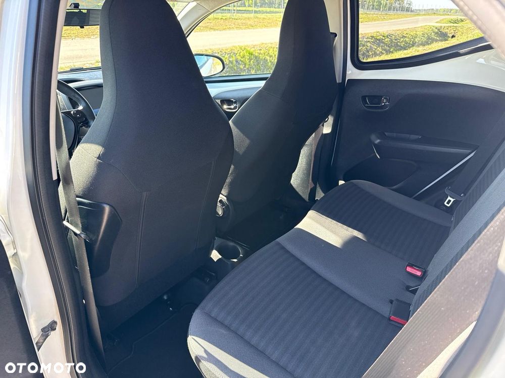 Toyota Aygo x-play connect - 12