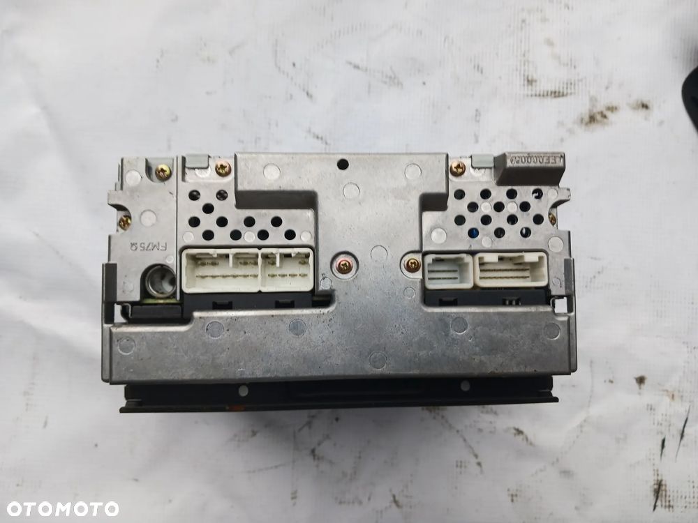 Panel środkowy radio panel nawiewu Toyota Avensis T25 55900-05200 55902-05050-H radio wyświetlacz panel sterowania konsola środkowa - 2