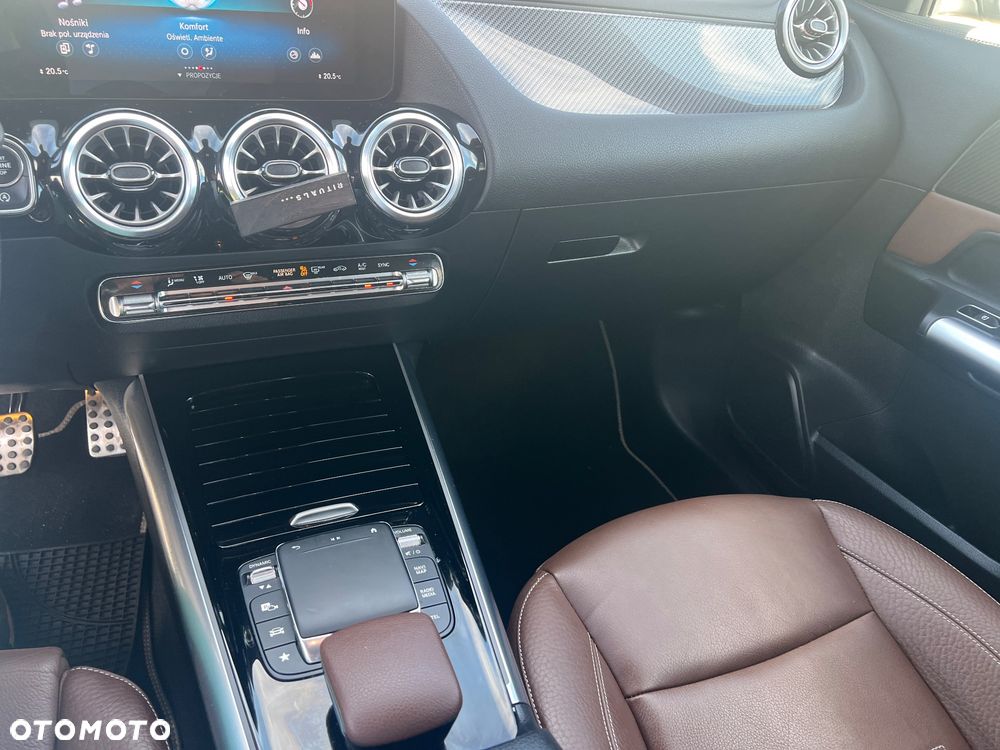 Mercedes-Benz GLA 200 d AMG Line - 11