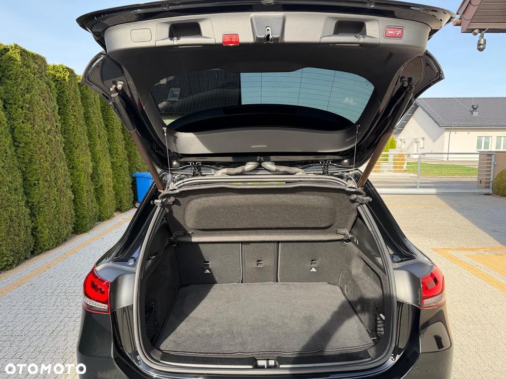 Mercedes-Benz GLA 180 AMG Line - 9