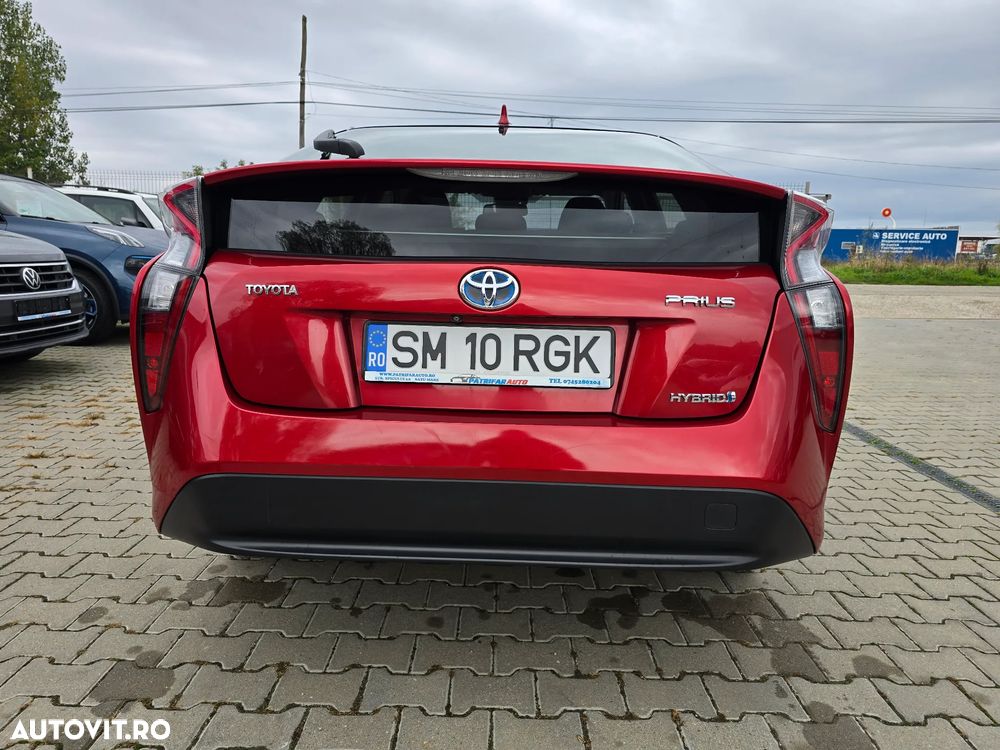 Toyota Prius Hybrid - 4