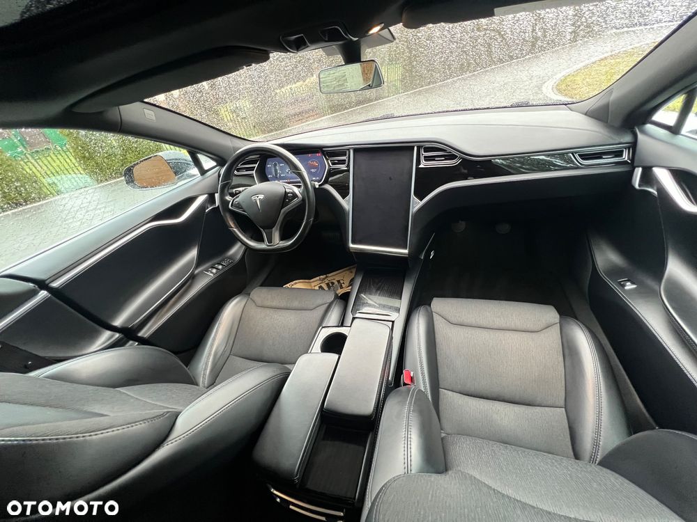 Tesla Model S - 18