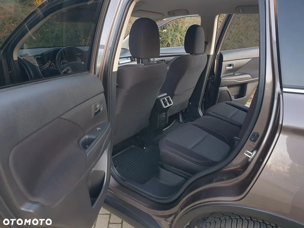 Mitsubishi Outlander 2.0 Instyle Navi 4WD CVT - 20