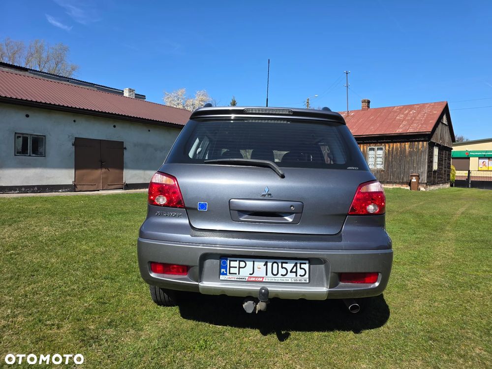 Mitsubishi Outlander 2.0 Intense DAKAR - 5