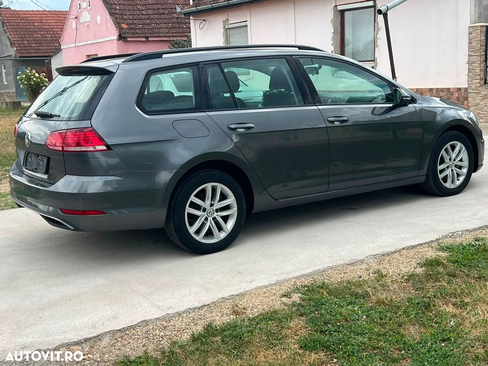 Volkswagen Golf - 10