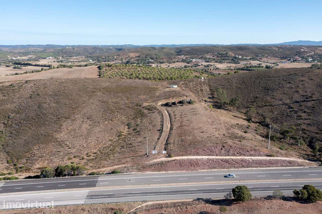 TERRENO PARA CONSTRUÇÃO COM RUÍNA PARA VENDA EM LAGOS - Grande imagem: 4/9