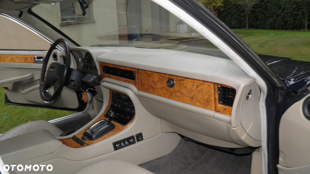 Jaguar XJ - 22