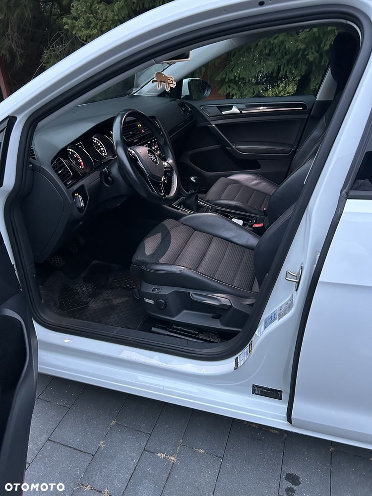 Volkswagen Golf - 2
