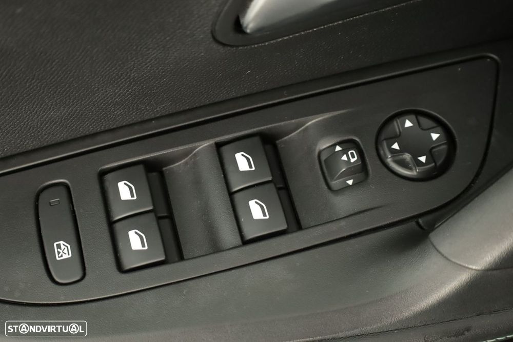 Peugeot 2008 1.2 PureTech Allure Pack EAT8 - 24