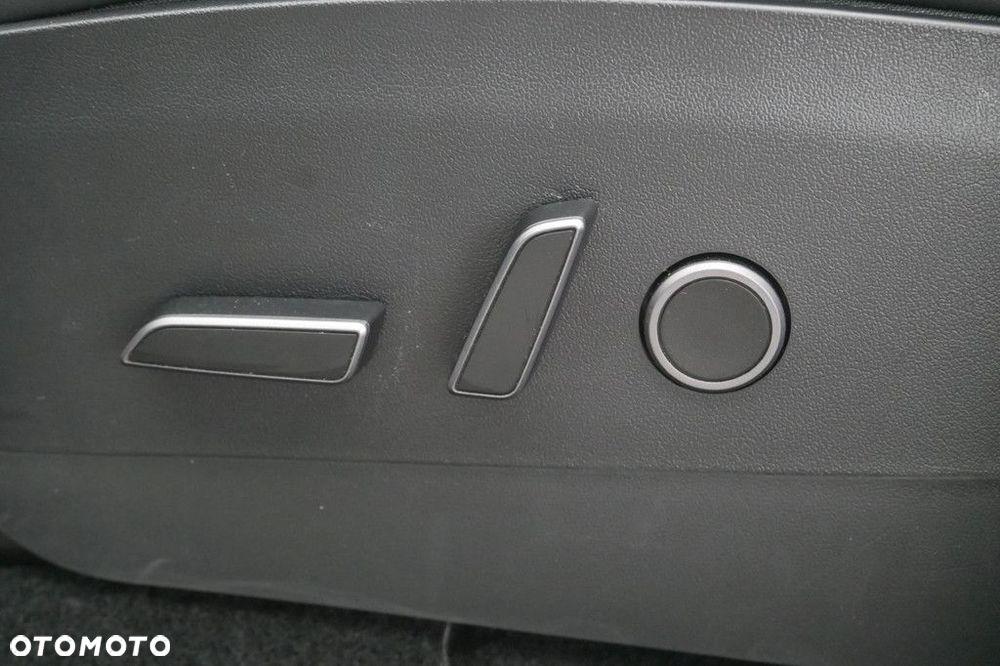 Tesla Model Y - 29