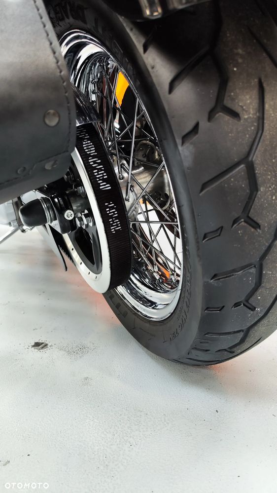 Harley-Davidson Dyna Super Glide - 34
