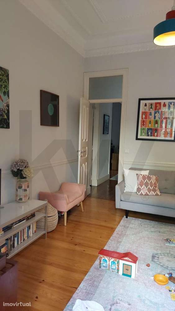 Apartamento em Edifício de traça antiga, com logradouro de 30m2 - Grande imagem: 4/24