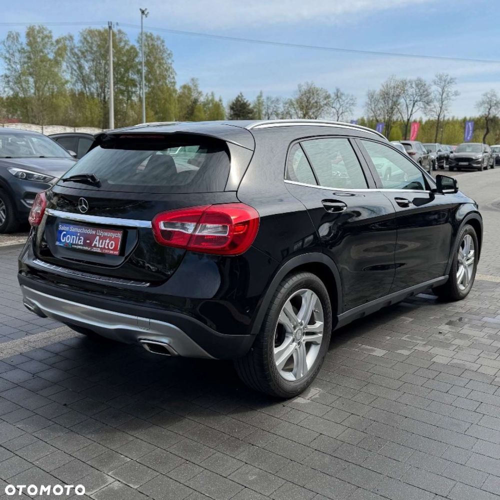 Mercedes-Benz GLA - 10
