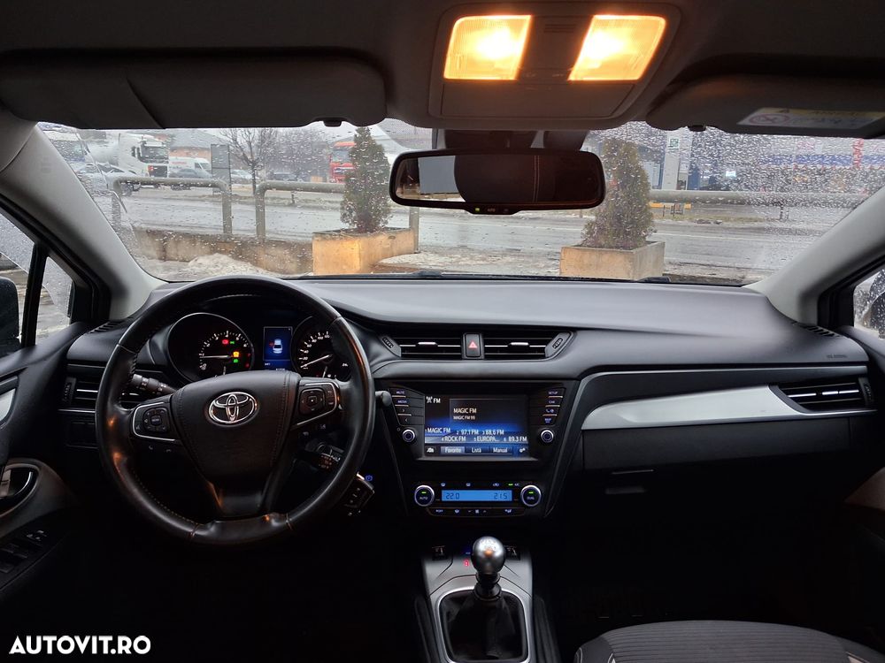 Toyota Avensis 1.8 Executive - 5