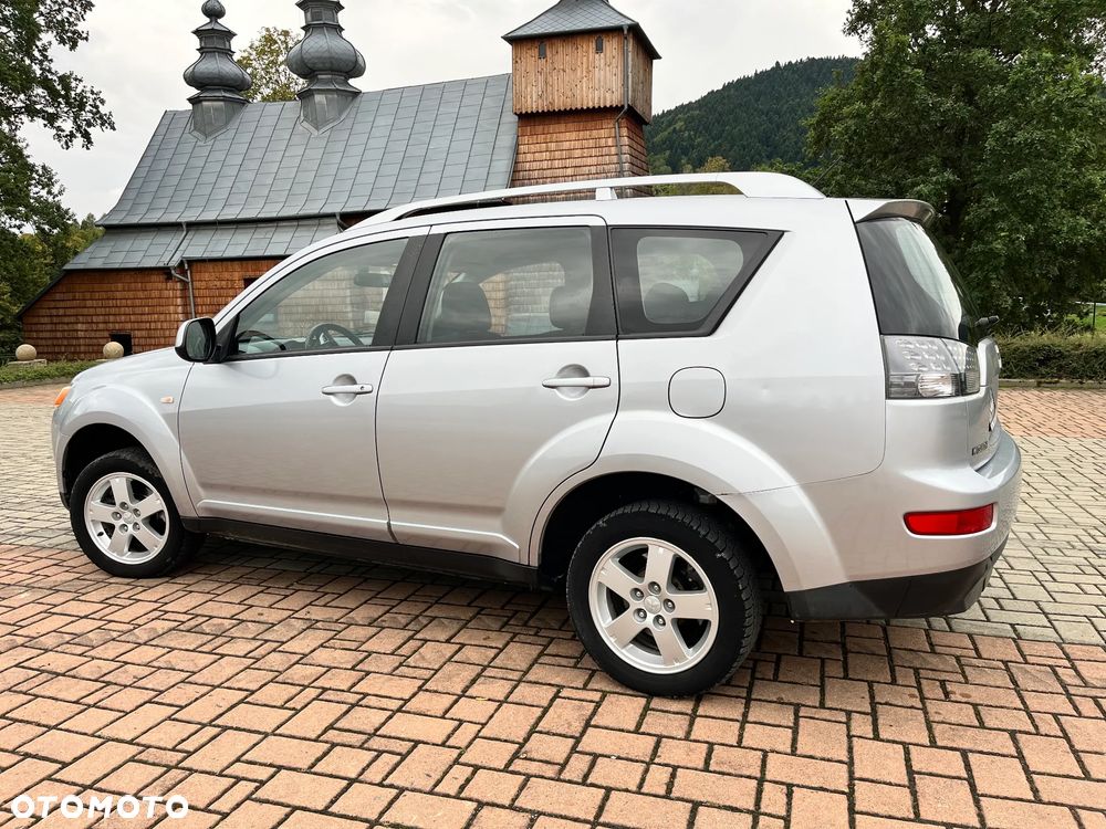 Mitsubishi Outlander 2.0 DID Intense + - 4
