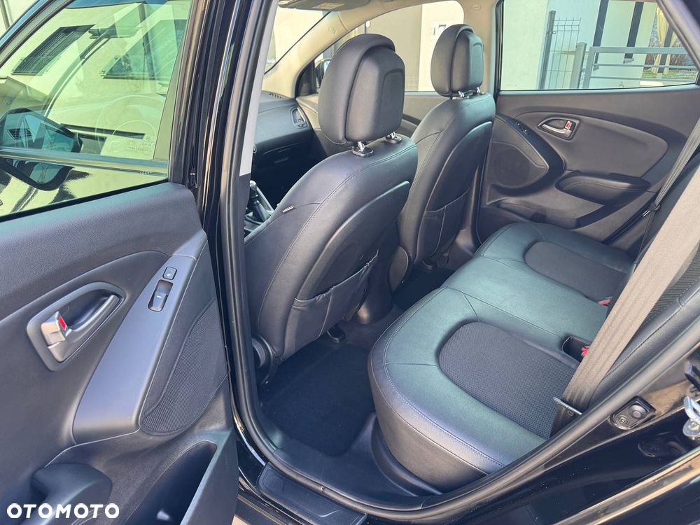 Hyundai ix35 1.7 CRDi 2WD blue Finale Gold - 23