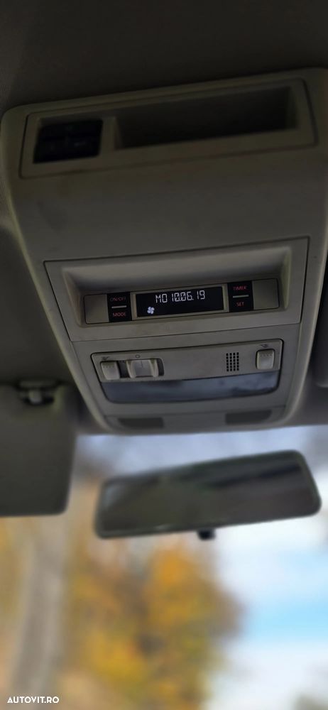 Volkswagen Caravelle - 11