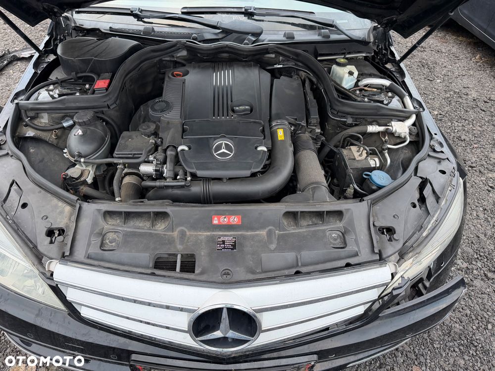 Mercedes-Benz Klasa C 180 CGI BlueEFFICIENCY Avantgarde - 25