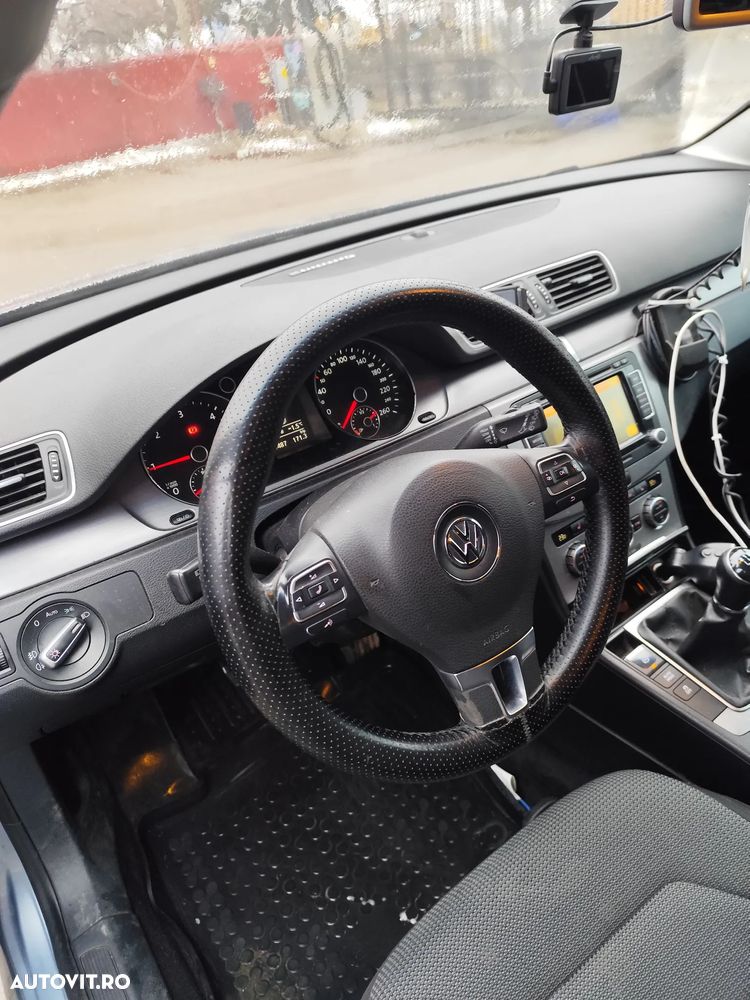Volkswagen Passat 2.0 TDI BlueMotion Technology DPF Highline - 8