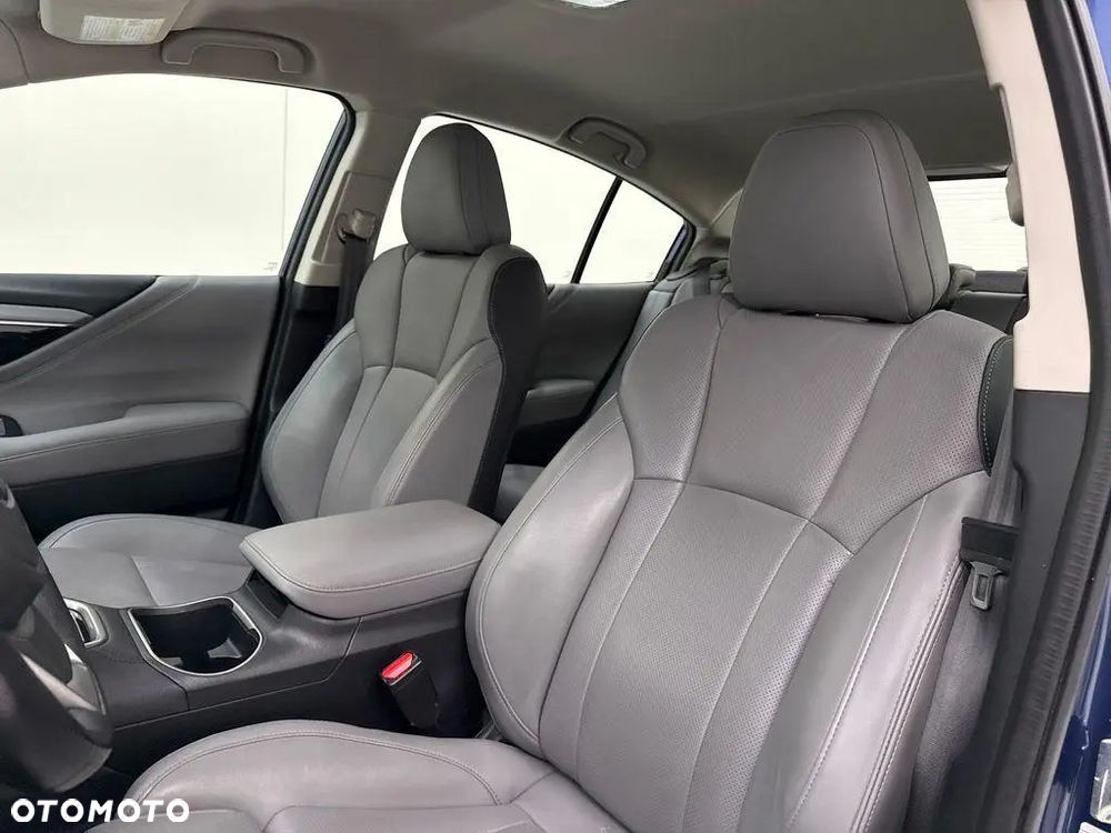 Subaru Legacy - 14