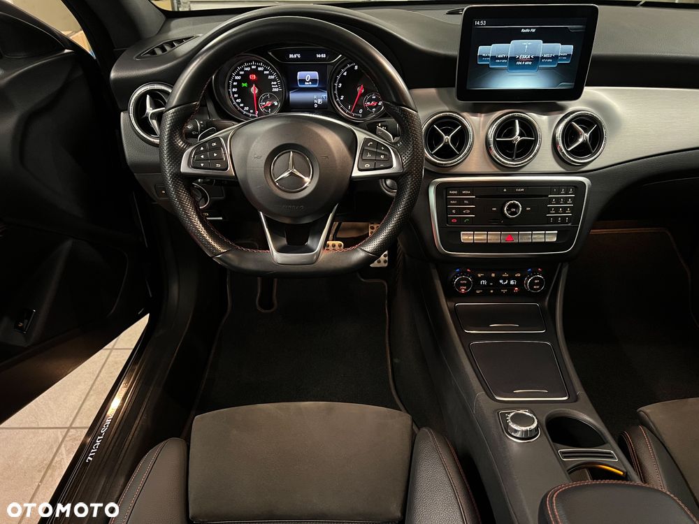 Mercedes-Benz CLA 200 7G-DCT AMG Line - 24